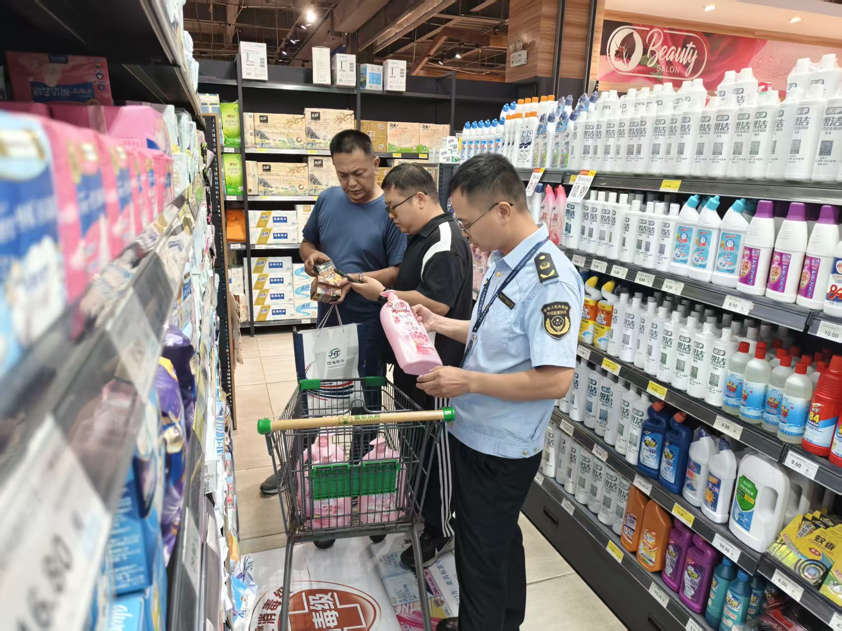 廣昌縣市場監督管理局扎實開展日用品、眼鏡、校服產品質量專項監督抽檢工作